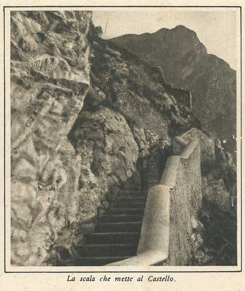 la scala che mette al Castello
